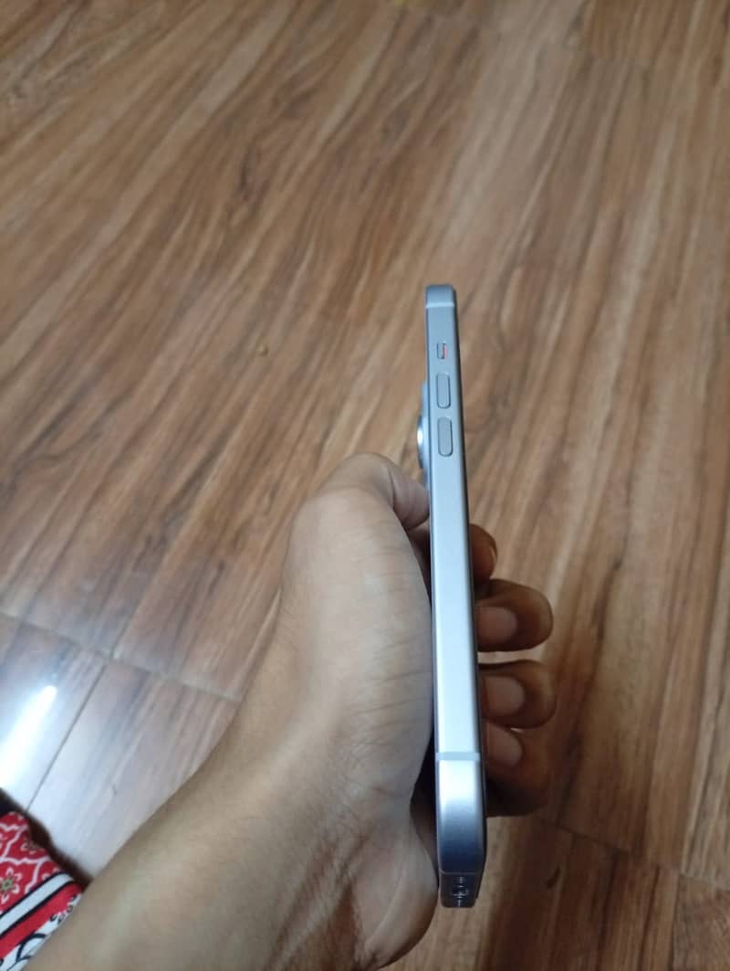 Apple iPhone 15 3