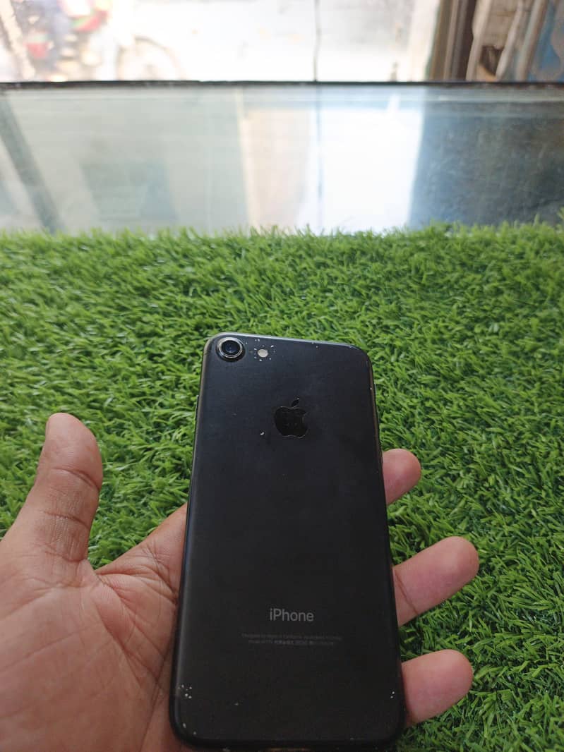 Apple iPhone 7 0