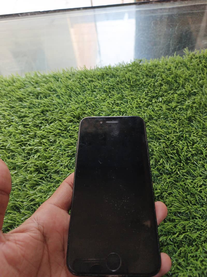 Apple iPhone 7 1