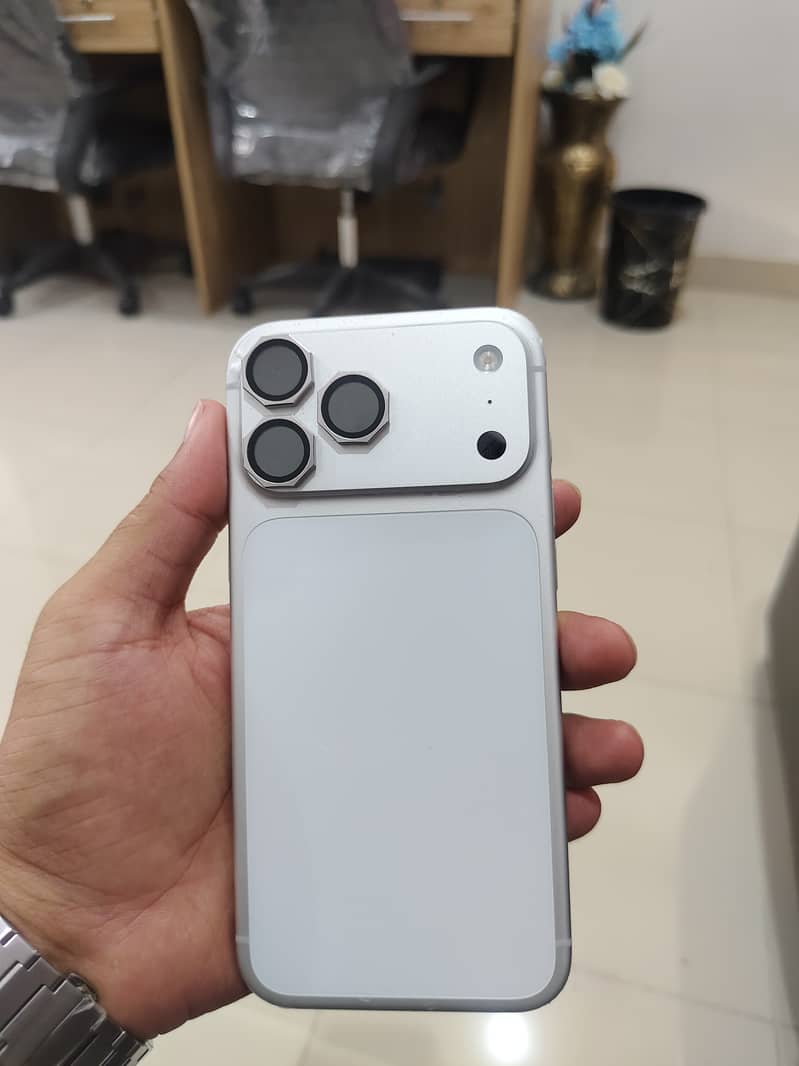 Apple iPhone 17 Pro Max 3