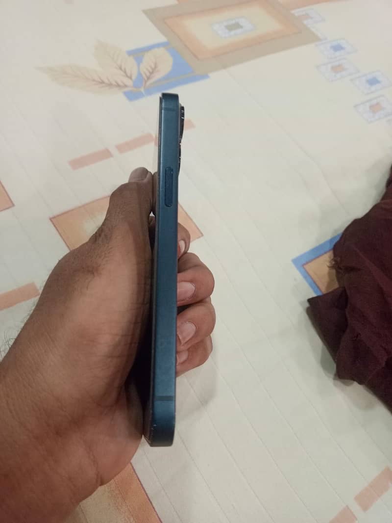 Apple iPhone 13 1
