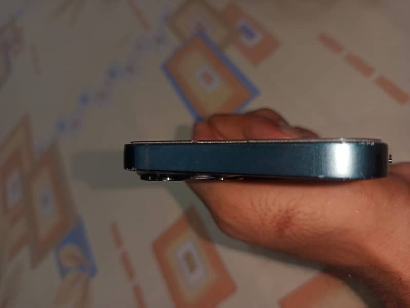 Apple iPhone 13 4