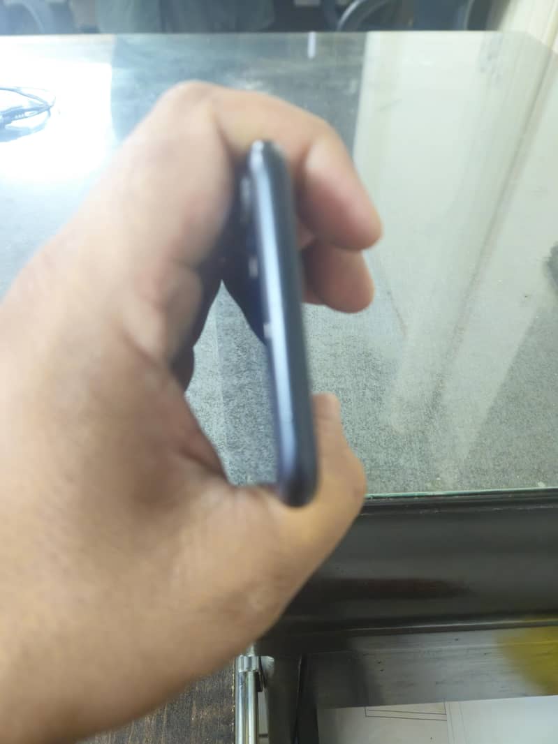 Apple iPhone SE 3rd Gen 3