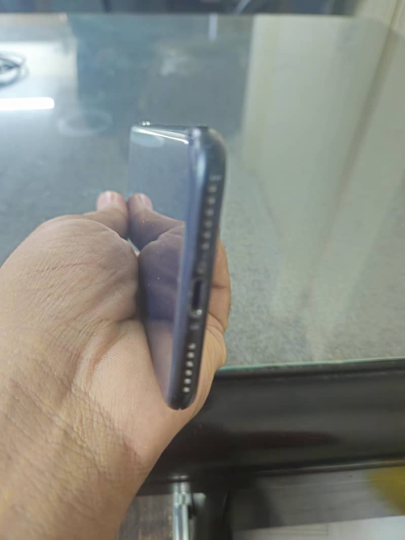 Apple iPhone SE 3rd Gen 4