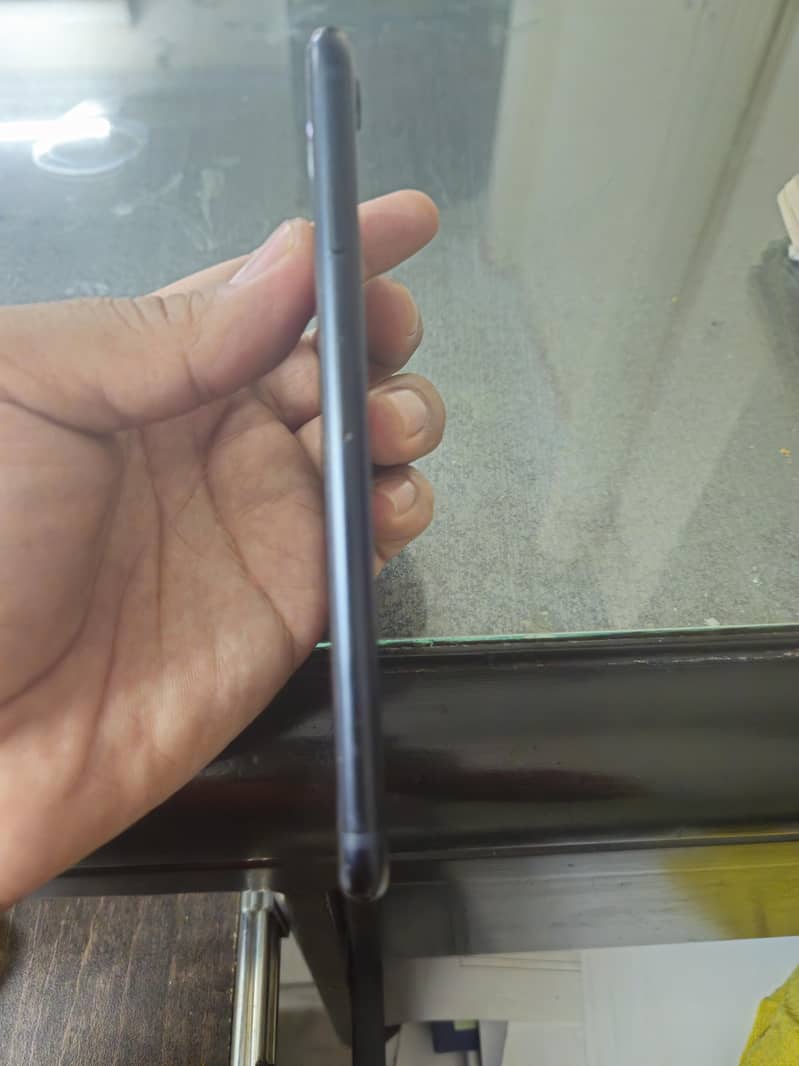 Apple iPhone SE 3rd Gen 6