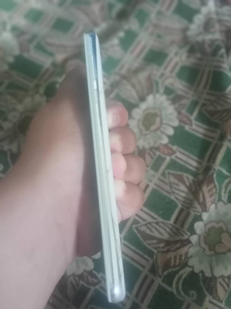 sharp Aquos r2 1