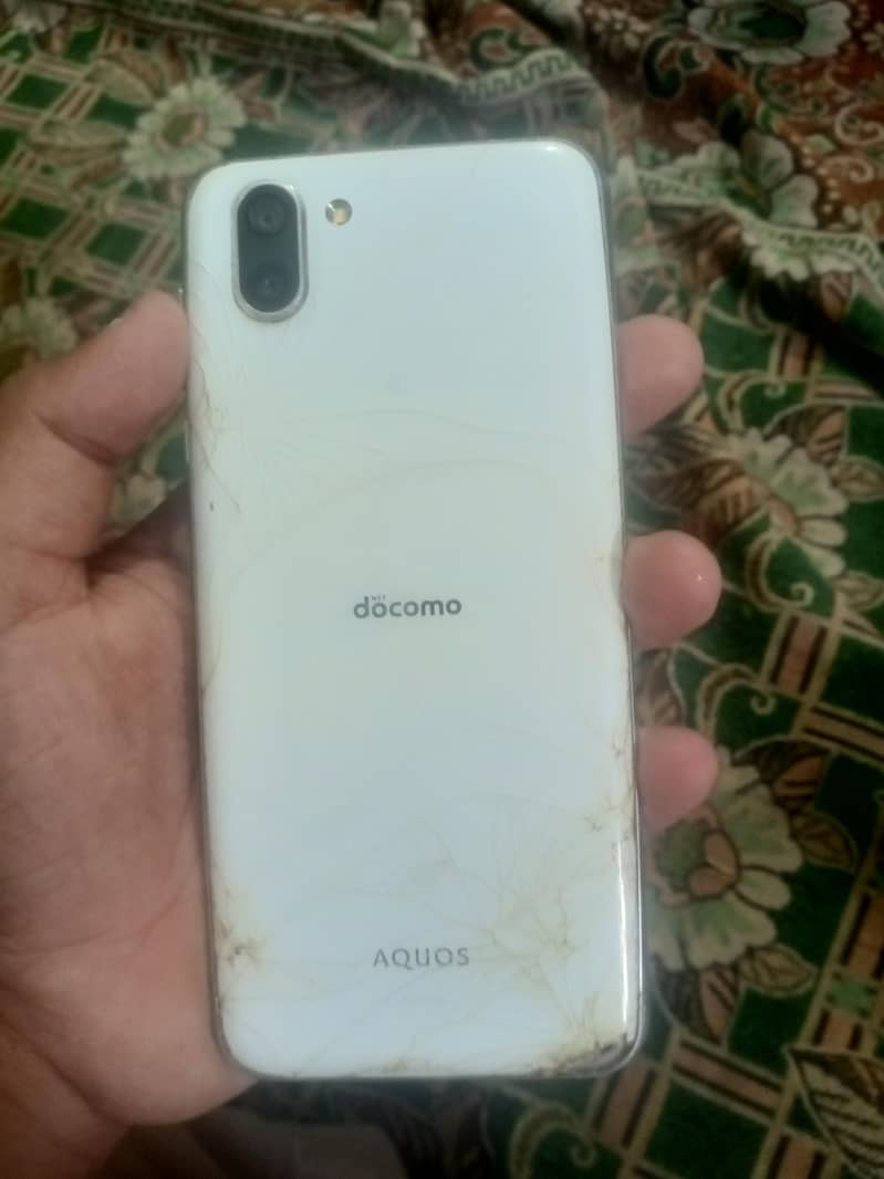 sharp Aquos r2 4