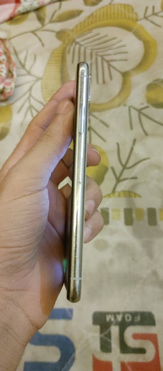 Apple iPhone X 3