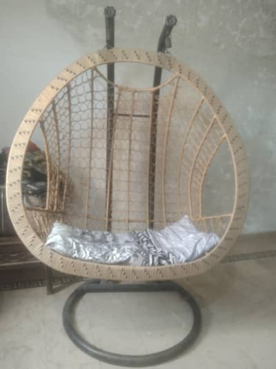 juhla big size heavy new condition  with cushan