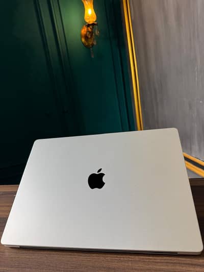 macbook pro 16inchs | m4 pro chip | 24 | 512GB | health 100| CYCLE 30