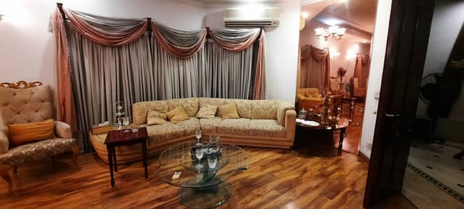 2 KANAL WITH BASMENT PRIME LOCATION DOUBLE GATE DUPLEX HOUSE IN DHA PHASE 3