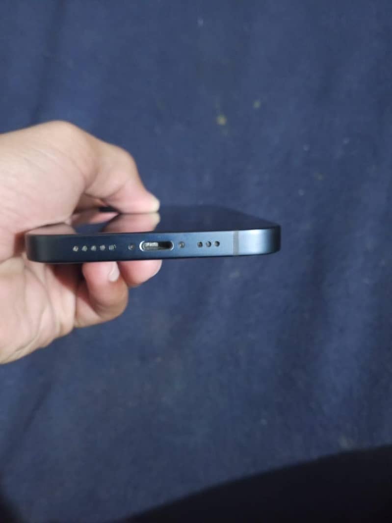 Apple iPhone 12 4