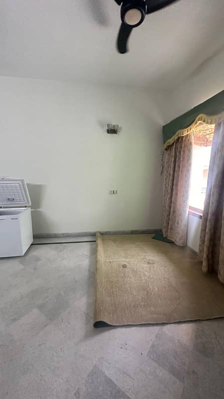 Upper portion for rent 7