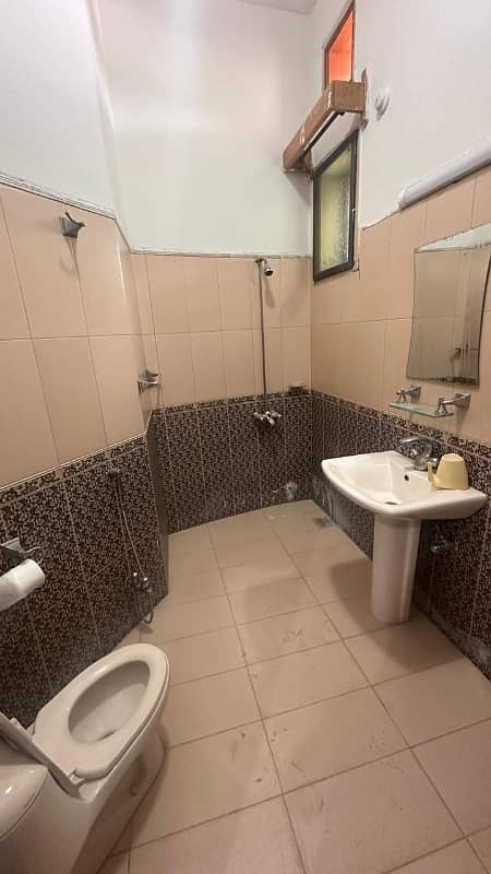 Upper portion for rent 8