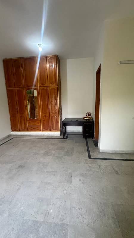 Upper portion for rent 9