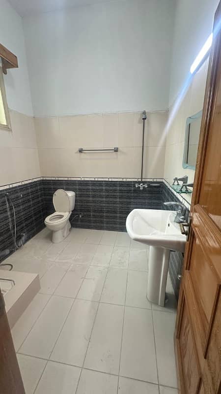 Upper portion for rent 11