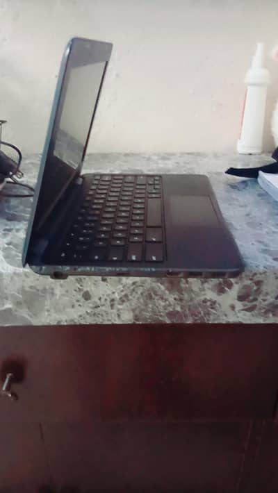urgent sale DELL macbook chrome OS with mouse and charger with bag