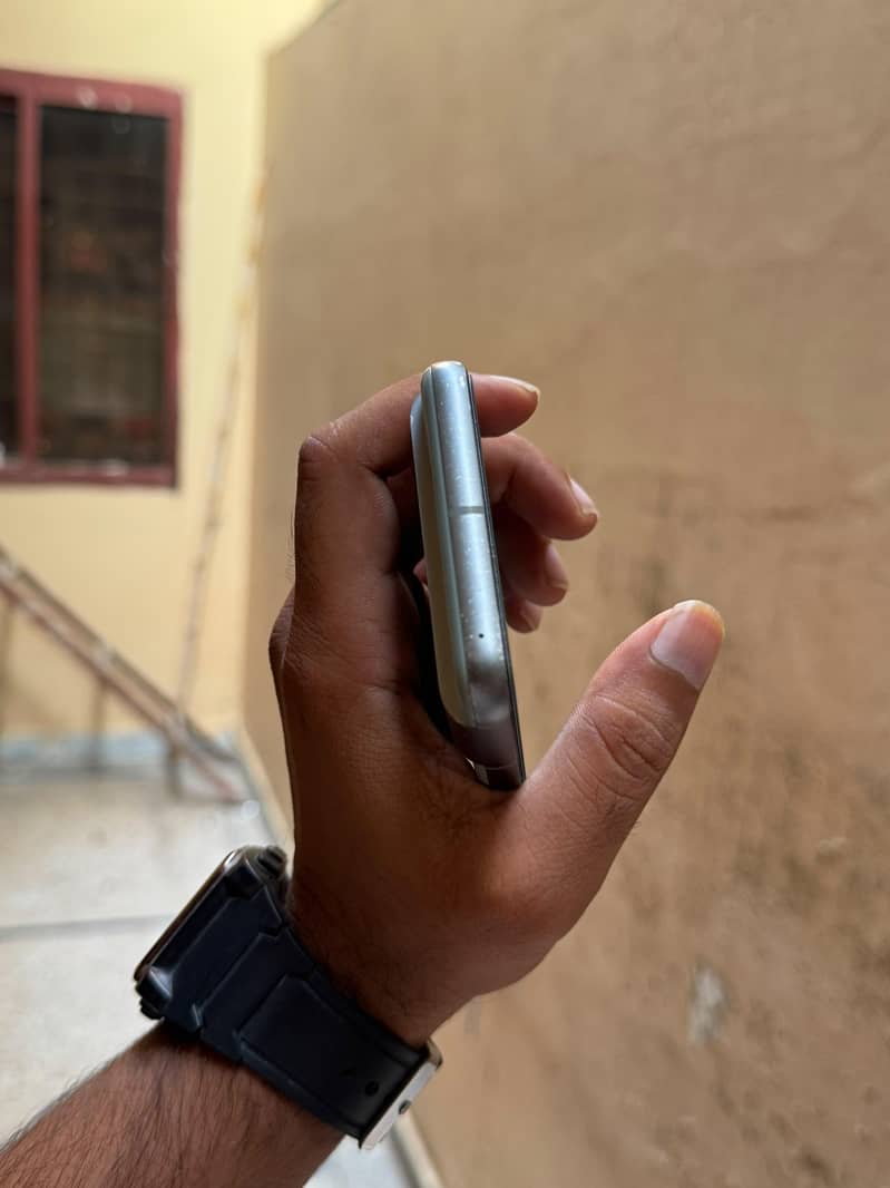 Google Pixel 8 4