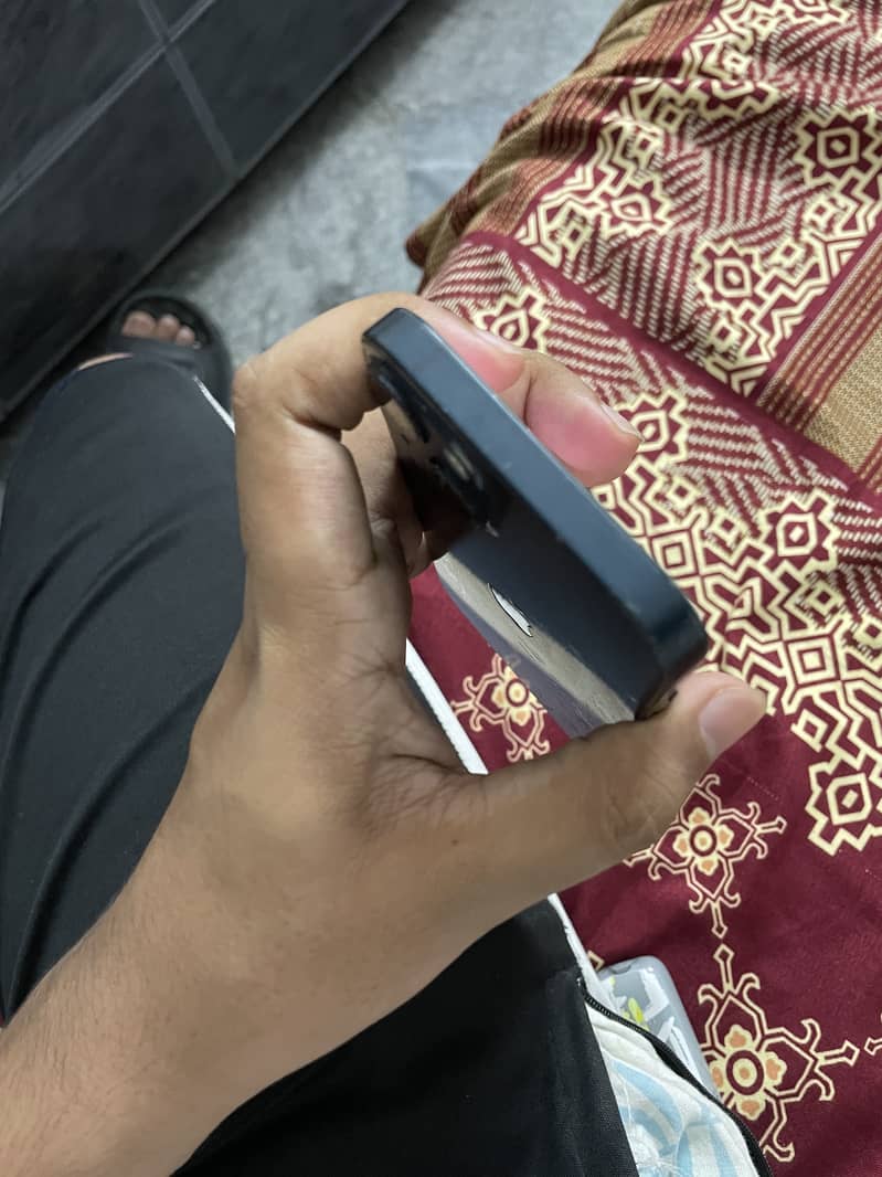 Apple iPhone 13 2