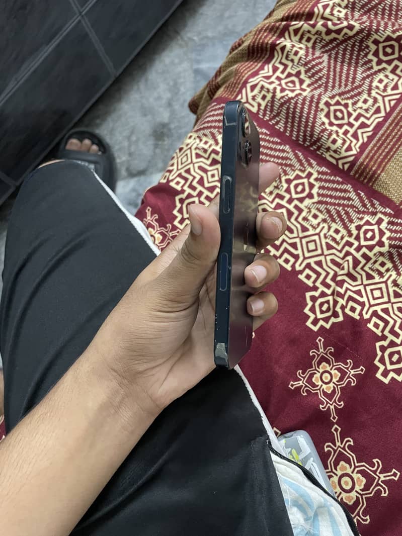 Apple iPhone 13 3