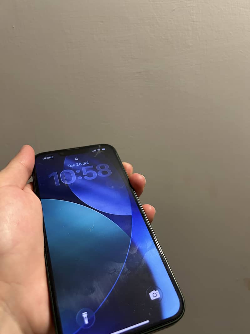 Apple iPhone 13 4