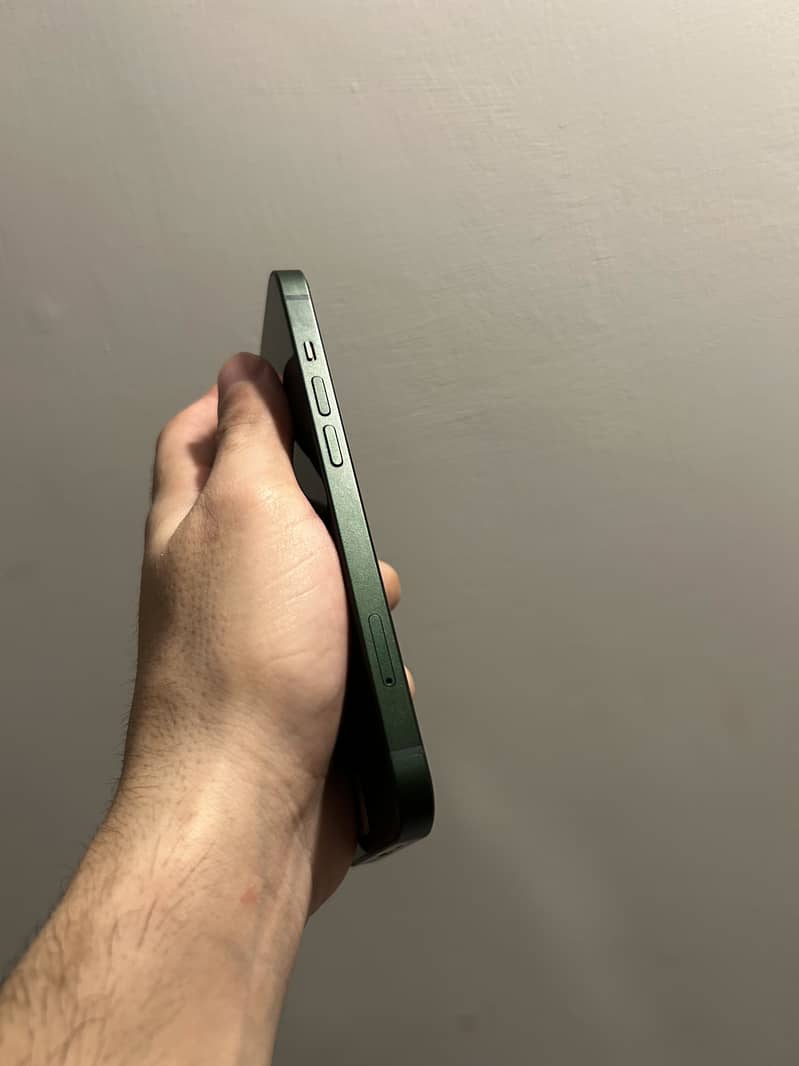 Apple iPhone 13 10