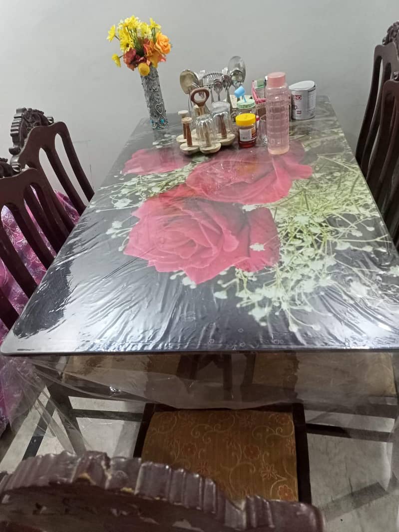 DINING TABLE 0