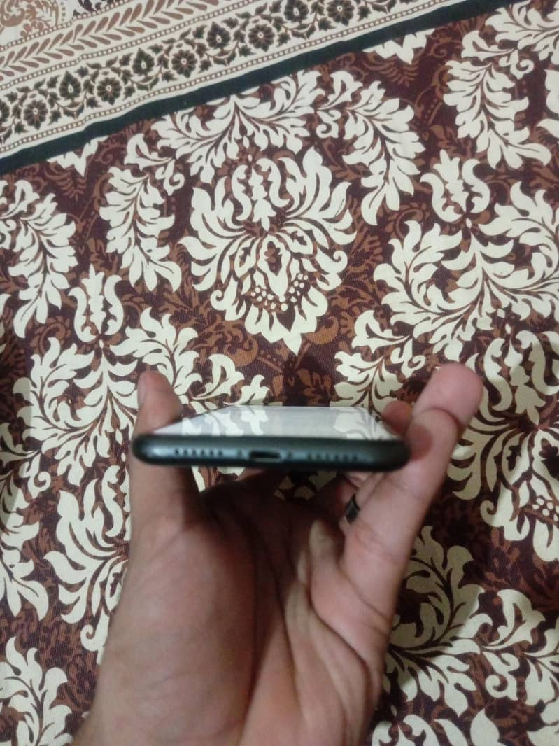 Apple iPhone 11 3