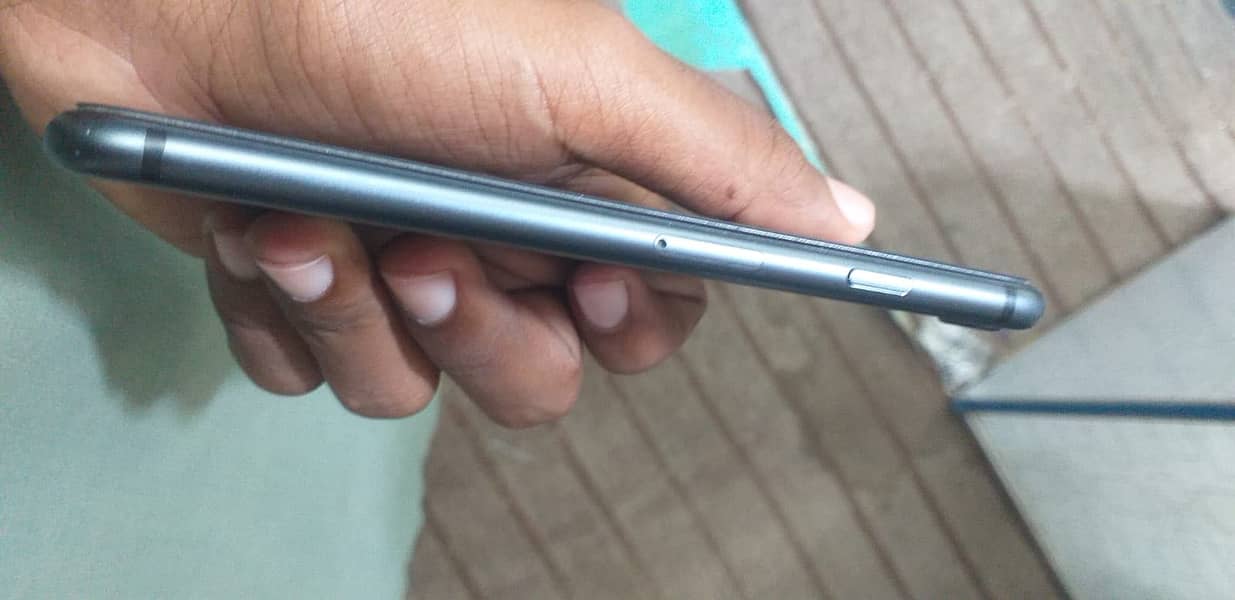 Apple iPhone 8 1