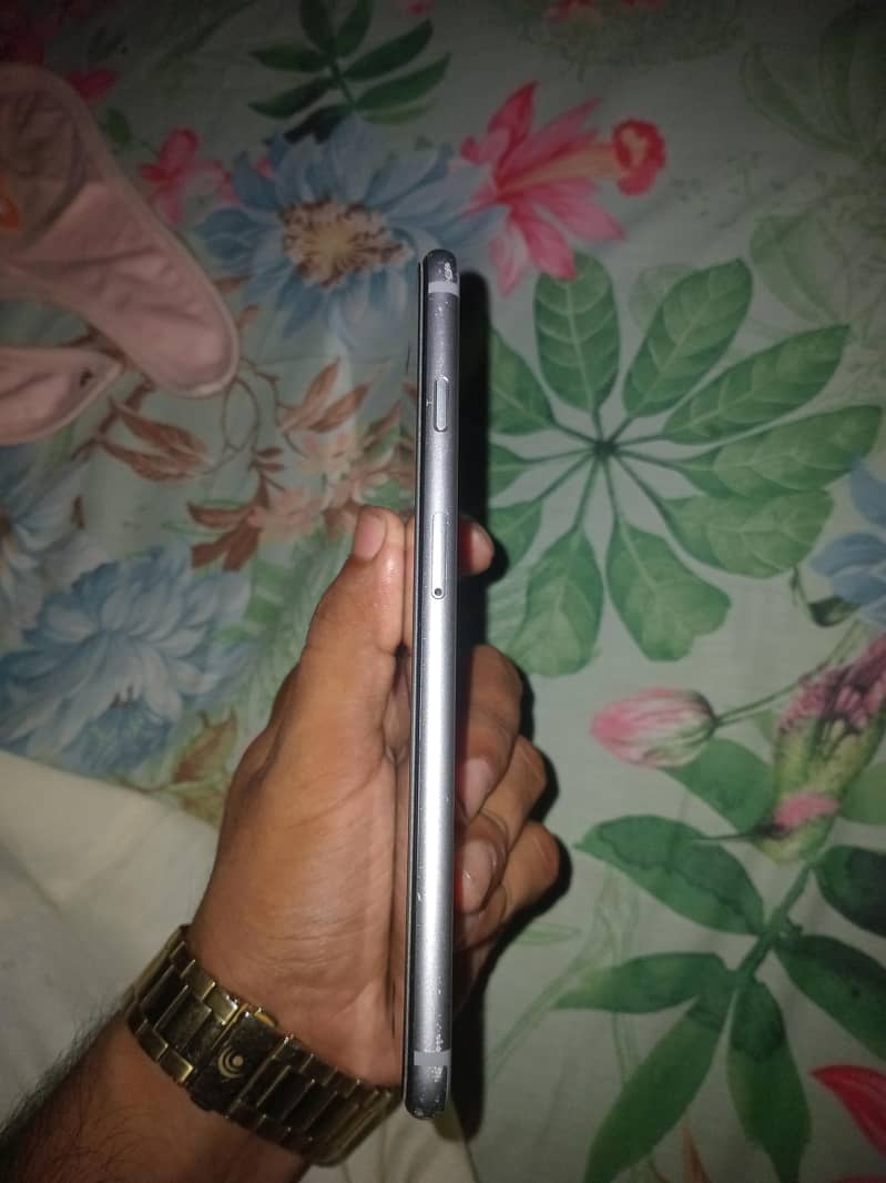 Apple iPhone 6 Plus 2