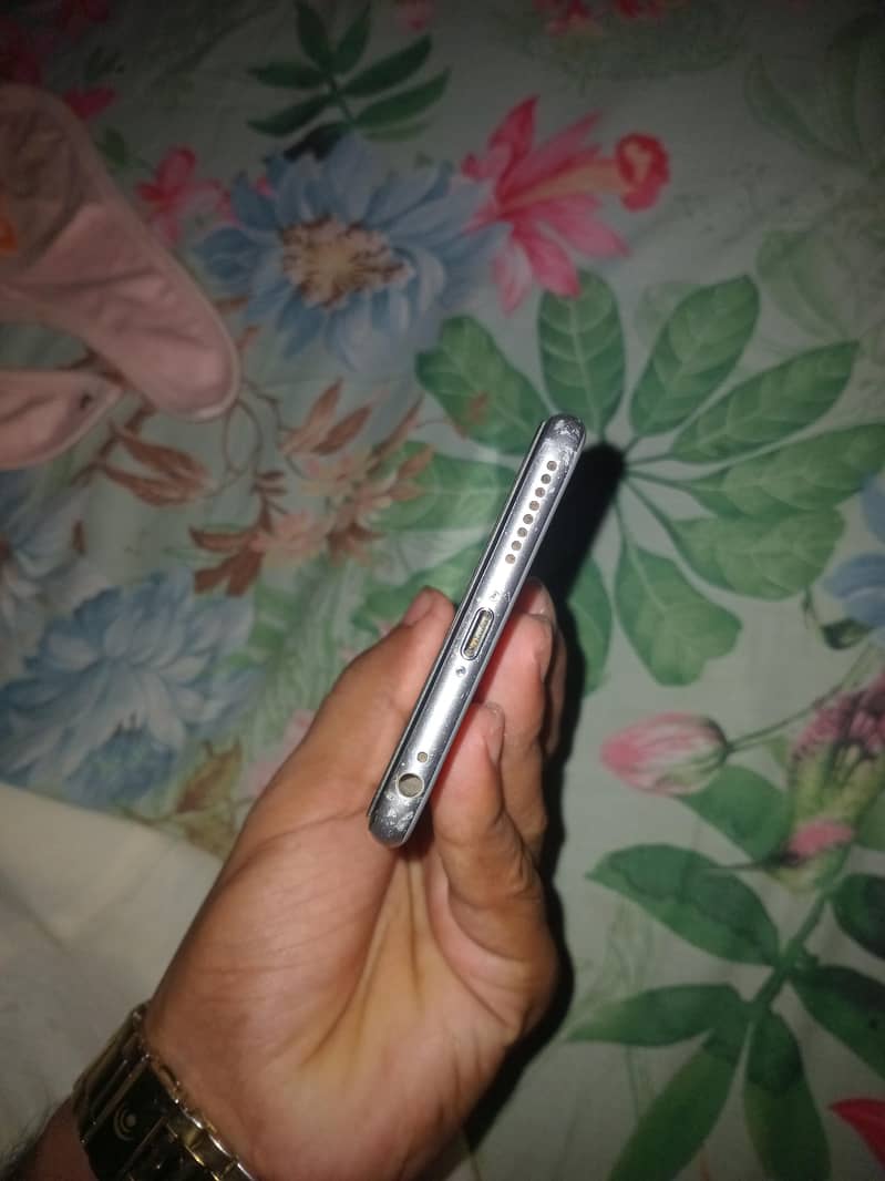 Apple iPhone 6 Plus 3