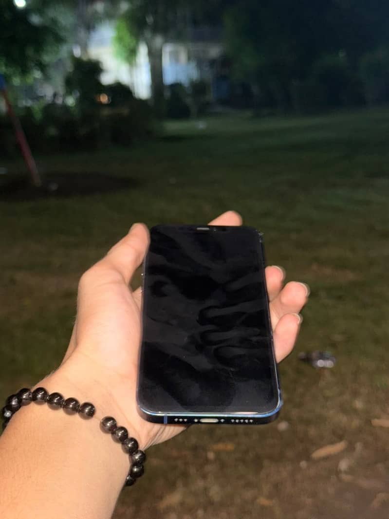 Apple iPhone 12 4