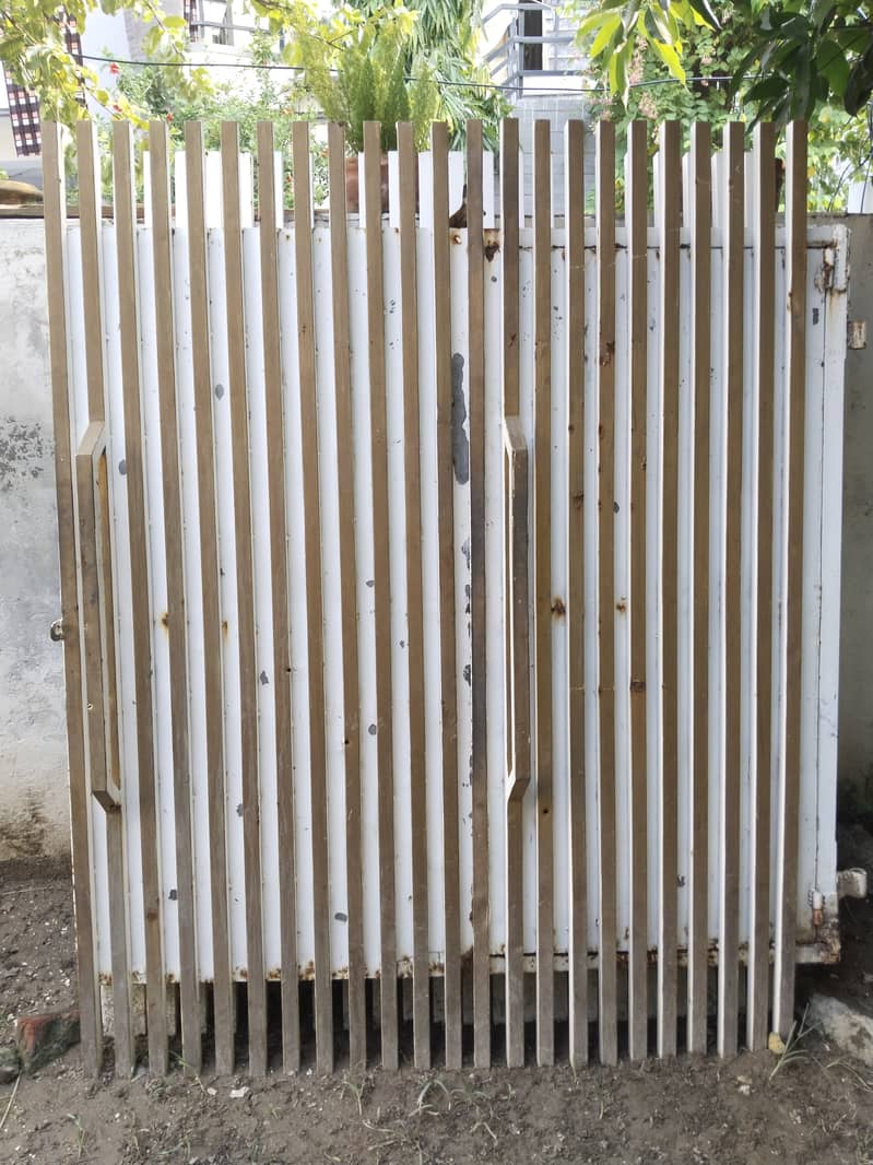 Main Gate 10×6 used Solid 0