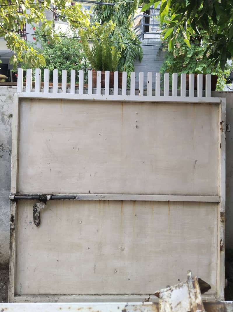 Main Gate 10×6 used Solid 1