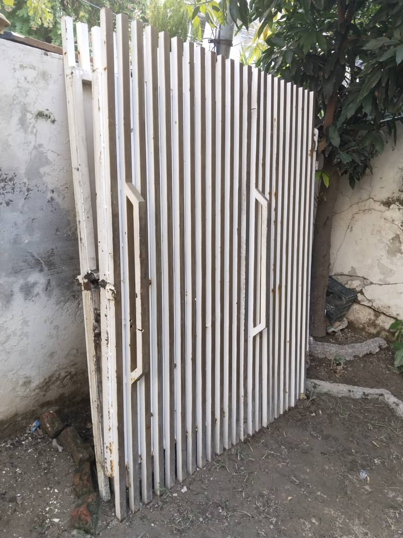 Main Gate 10×6 used Solid 3