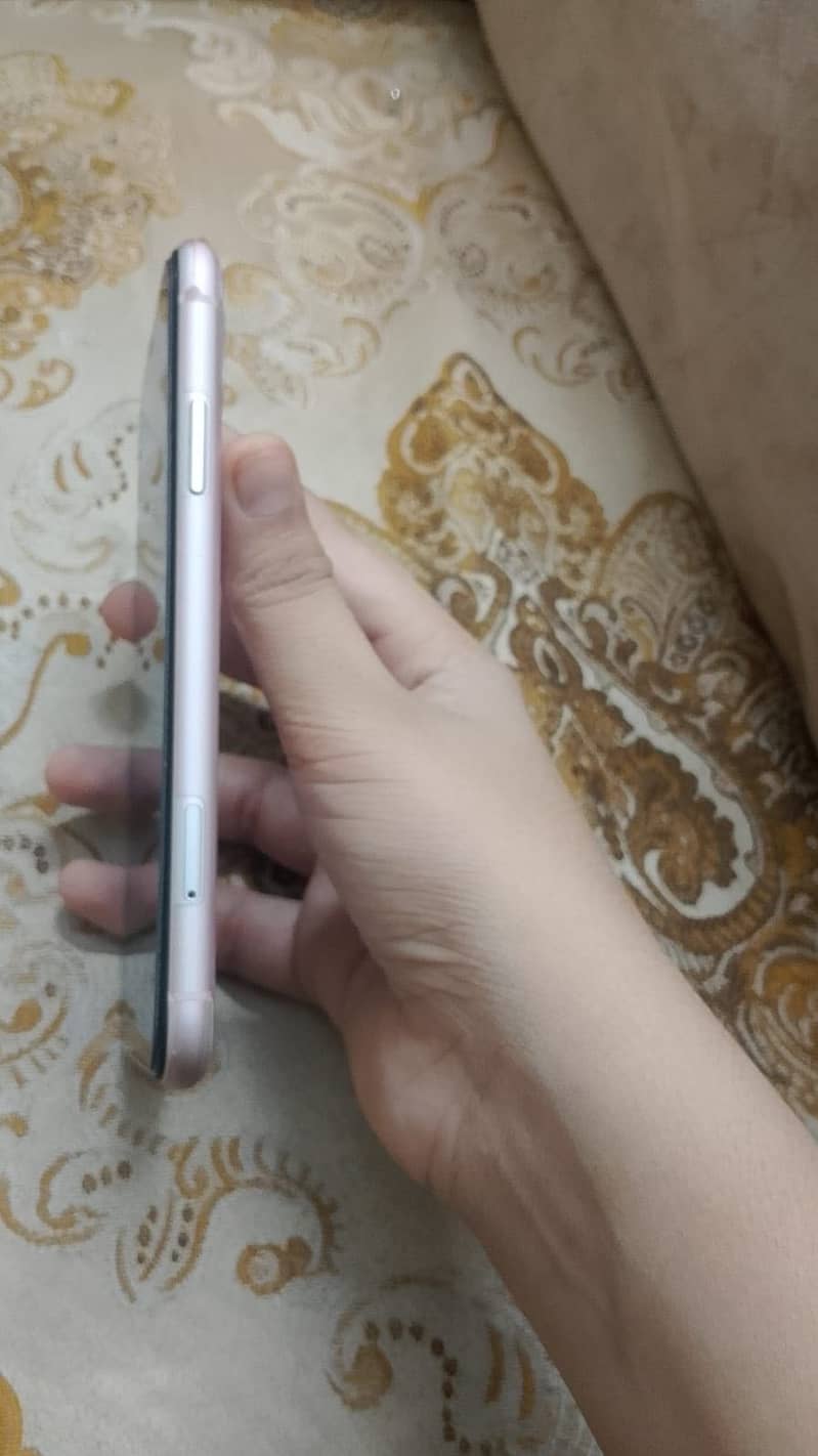 Apple iPhone 11 3