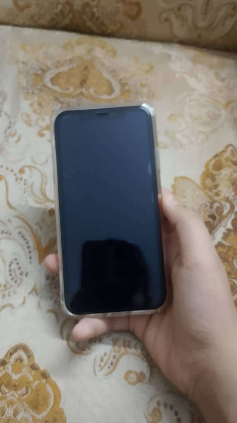 Apple iPhone 11 4