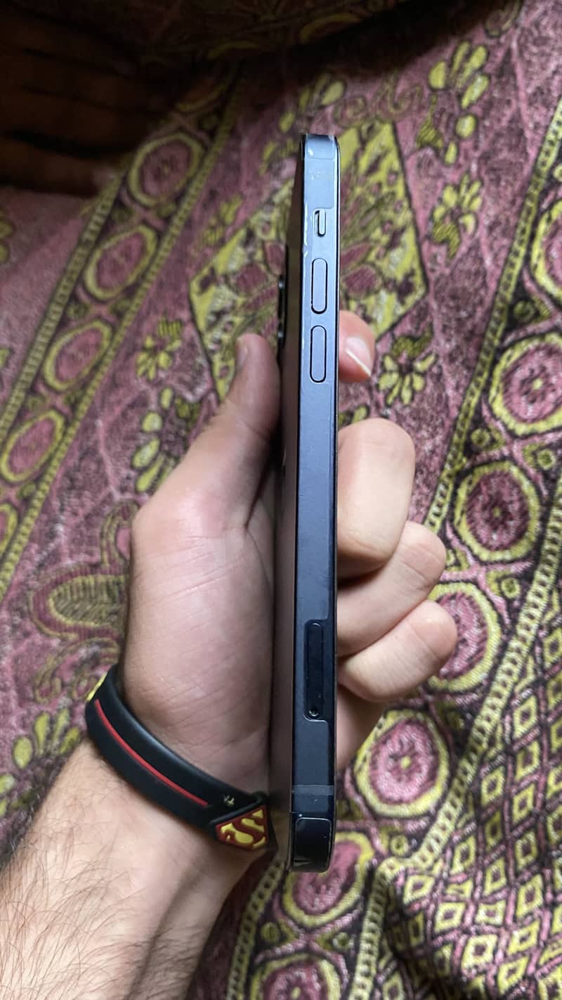 Apple iPhone 12 3