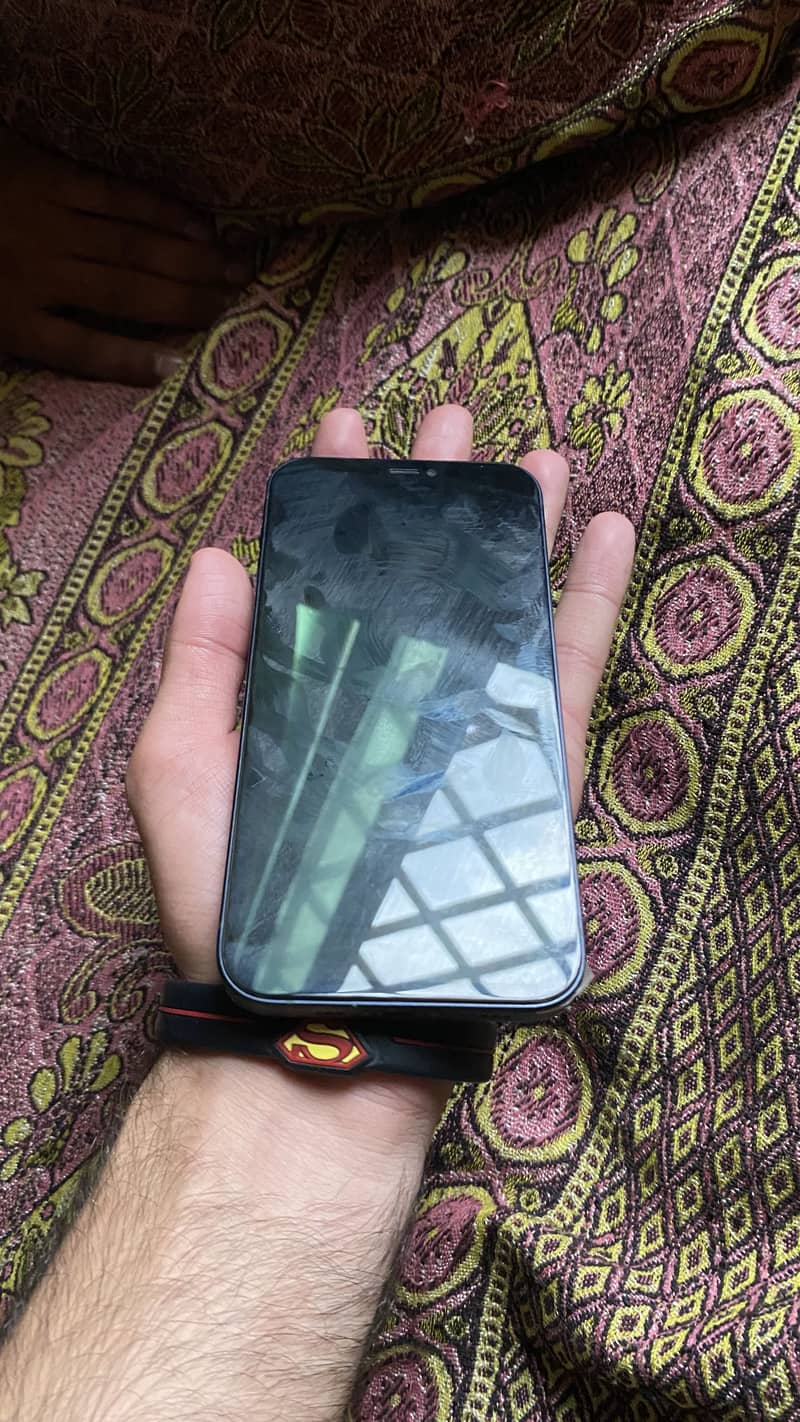Apple iPhone 12 4