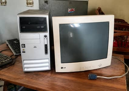 LG Desktop Computer – Good Condition