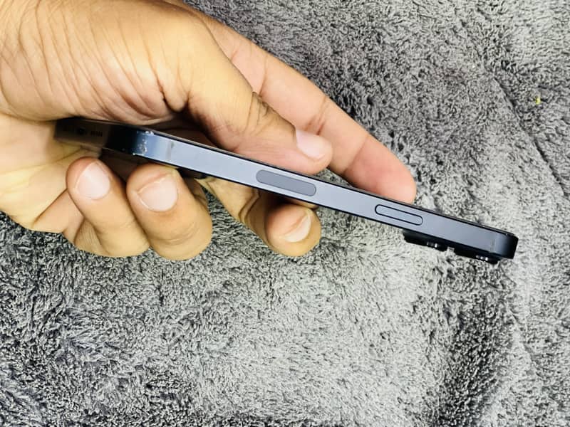 Apple iPhone 13 4