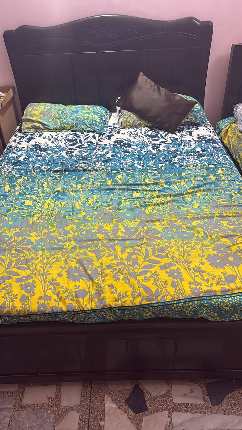 Double Bed And Dreesing table 0