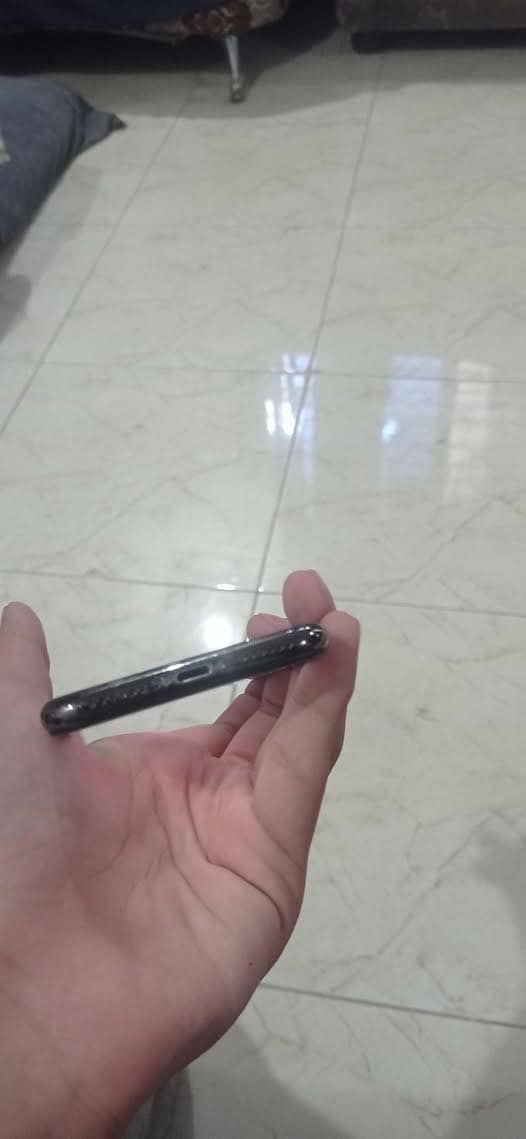 Apple iPhone X 3