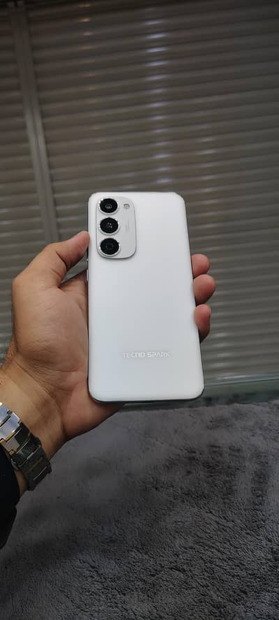 Tecno Spark 40 pro plus