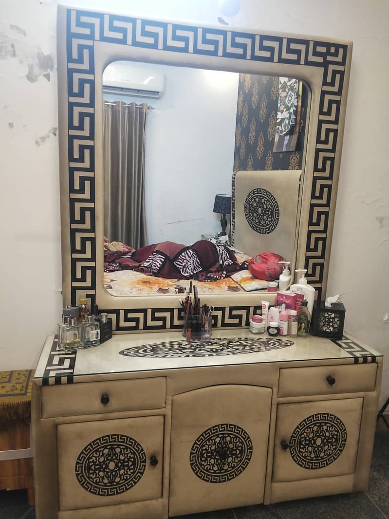 Dressing Table 0