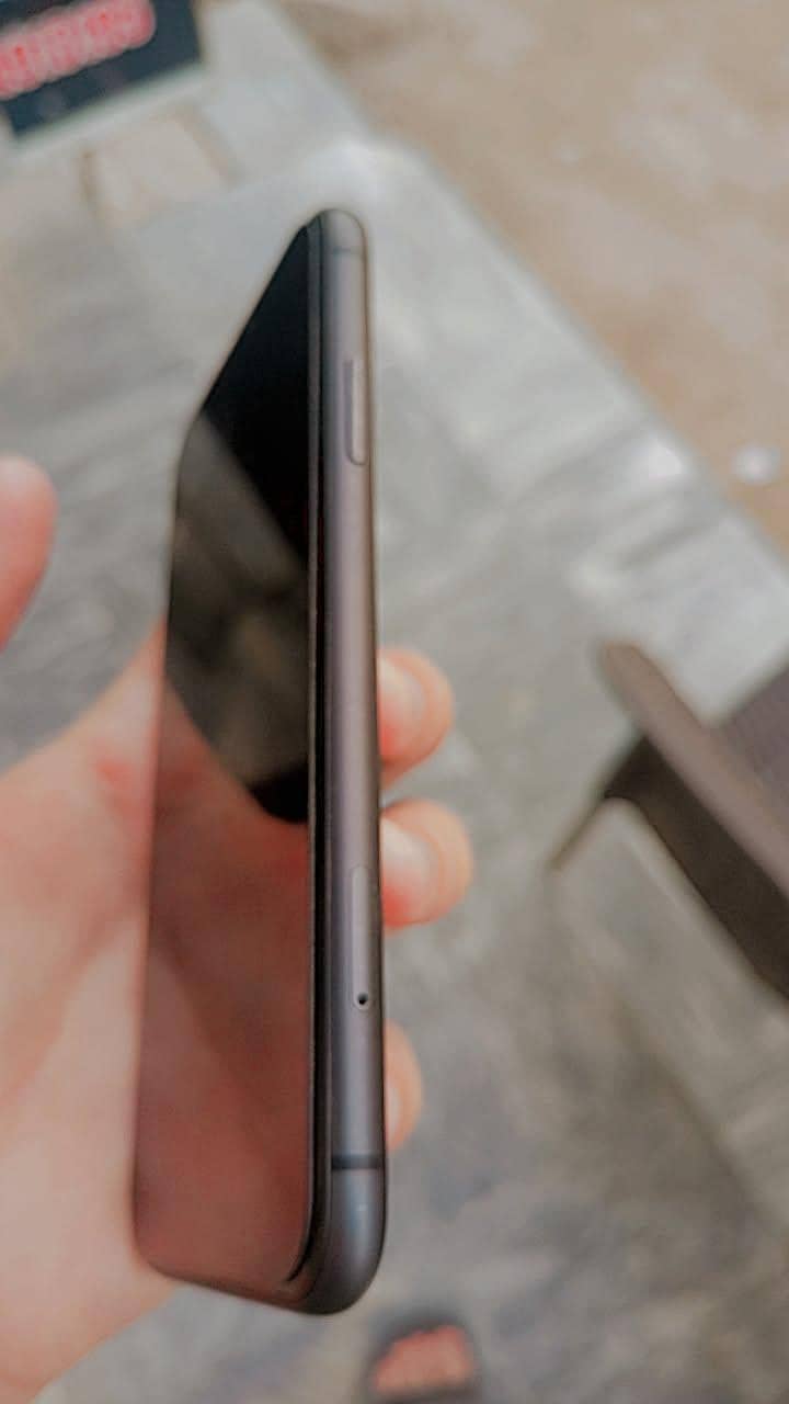 Apple iPhone 11 3