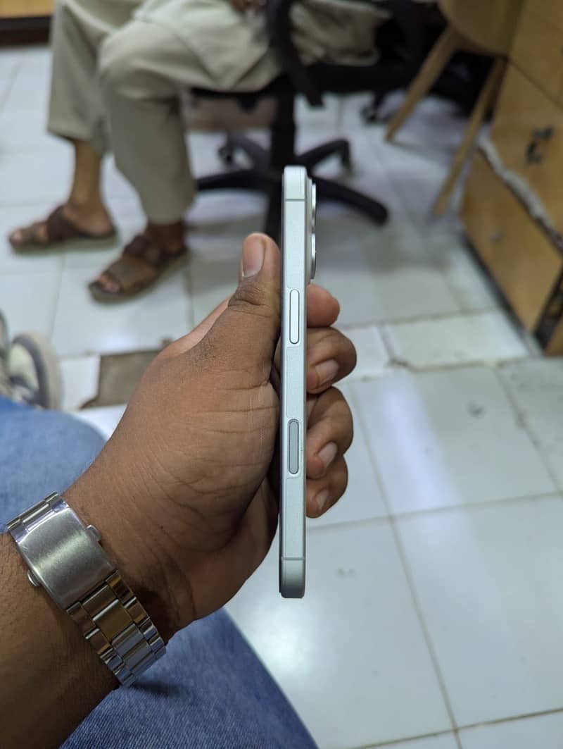 Apple iPhone 17 6