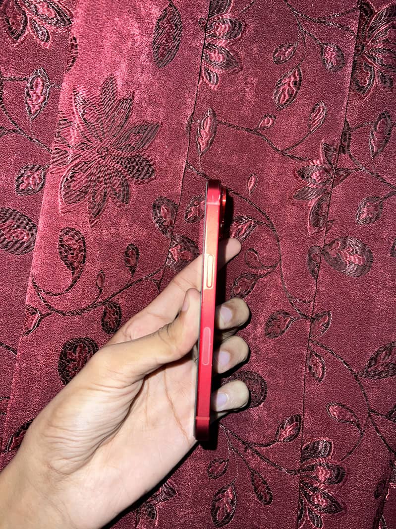 Apple iPhone 13 2