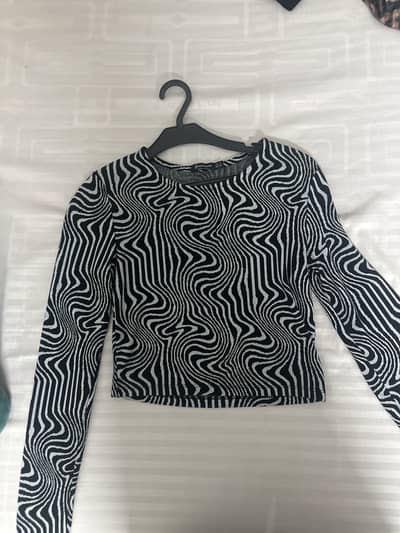 Wavy zebra print crop top