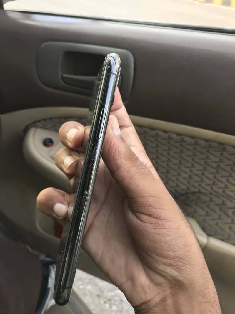 Apple iPhone X 3